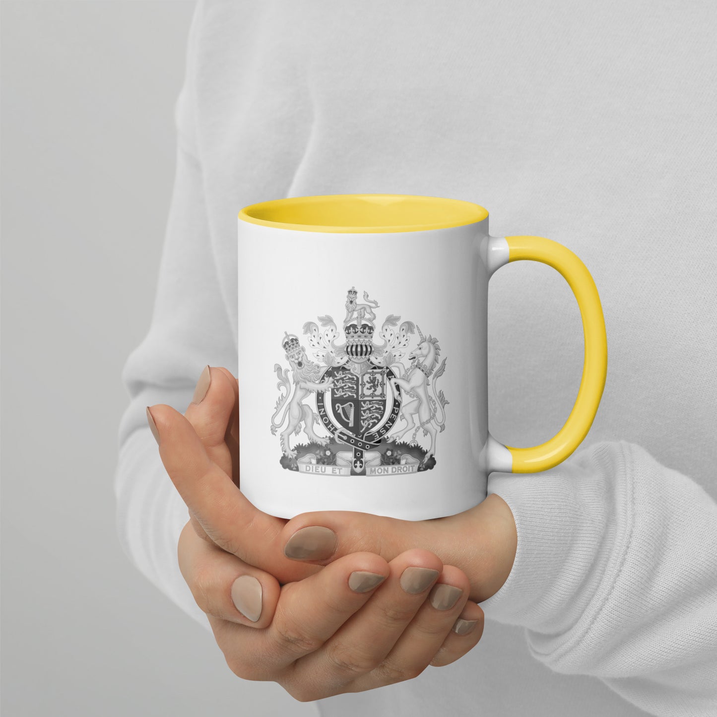 Sophisticated UK Crest Mug: Timeless Elegance