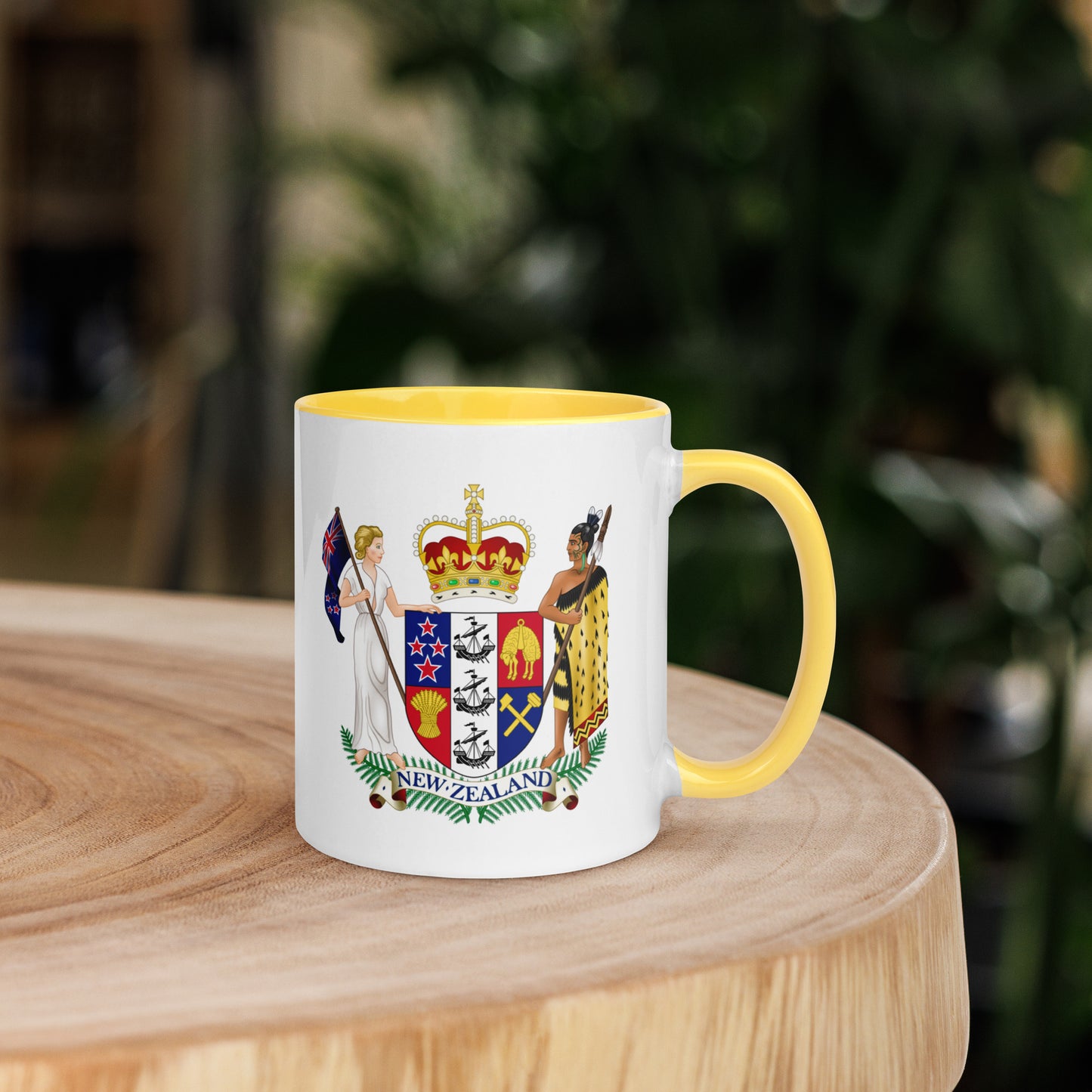 Elegant Kiwi Crest Mug: Timeless Sophistication