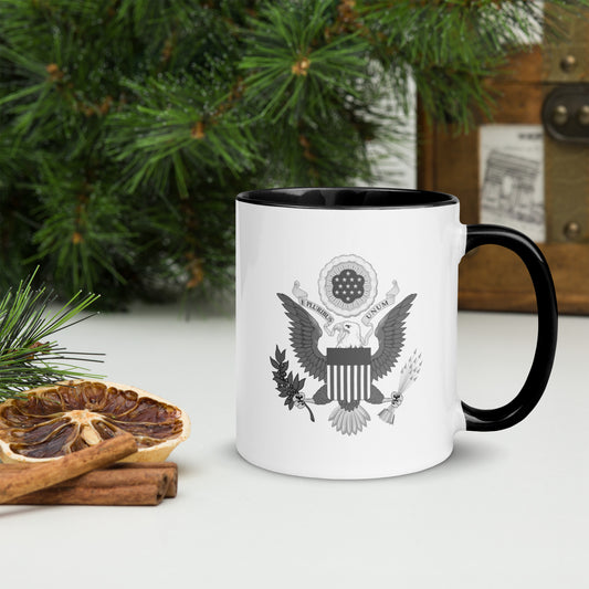 Classic American Crest Mug: Timeless Elegance